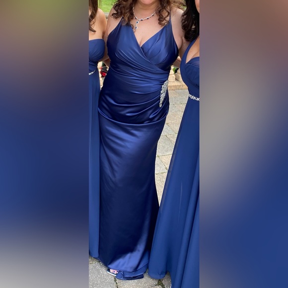 Evening/bridesmaid/maid of honor dress - Picture 2 of 3